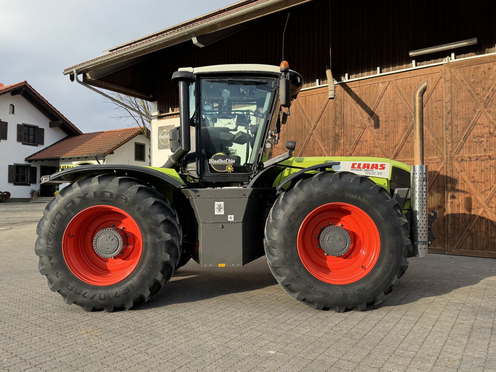 Traktor Türe ait CLAAS Xerion 3800 Trac VC nur 4000h, Gebrauchtmaschine içinde Kelheim (resim 2)