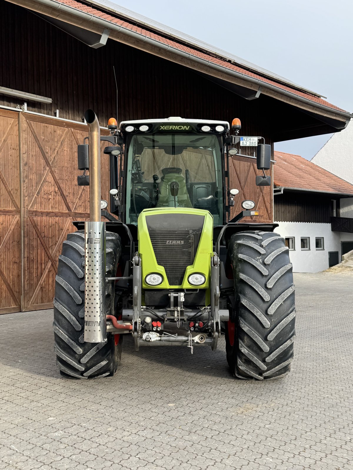 Traktor Türe ait CLAAS Xerion 3800 Trac VC nur 4000h, Gebrauchtmaschine içinde Kelheim (resim 4)