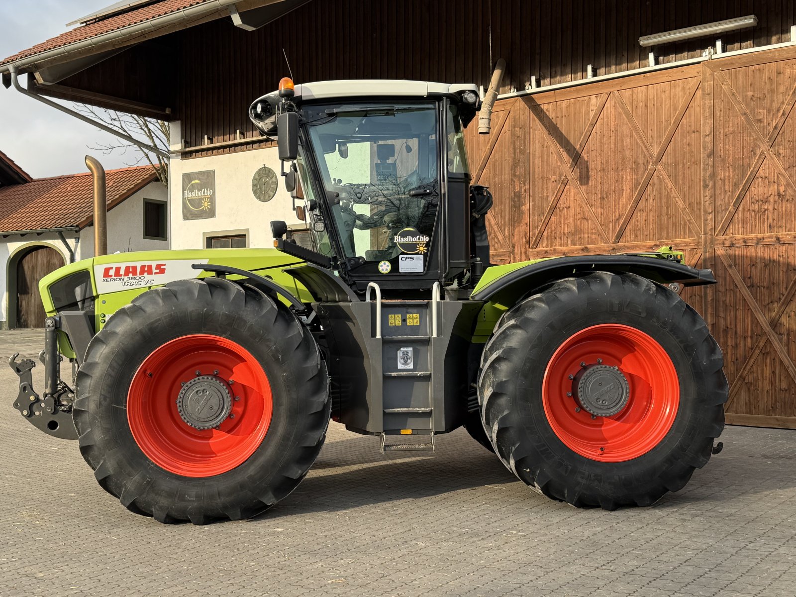 Traktor Türe ait CLAAS Xerion 3800 Trac VC nur 4000h, Gebrauchtmaschine içinde Kelheim (resim 23)