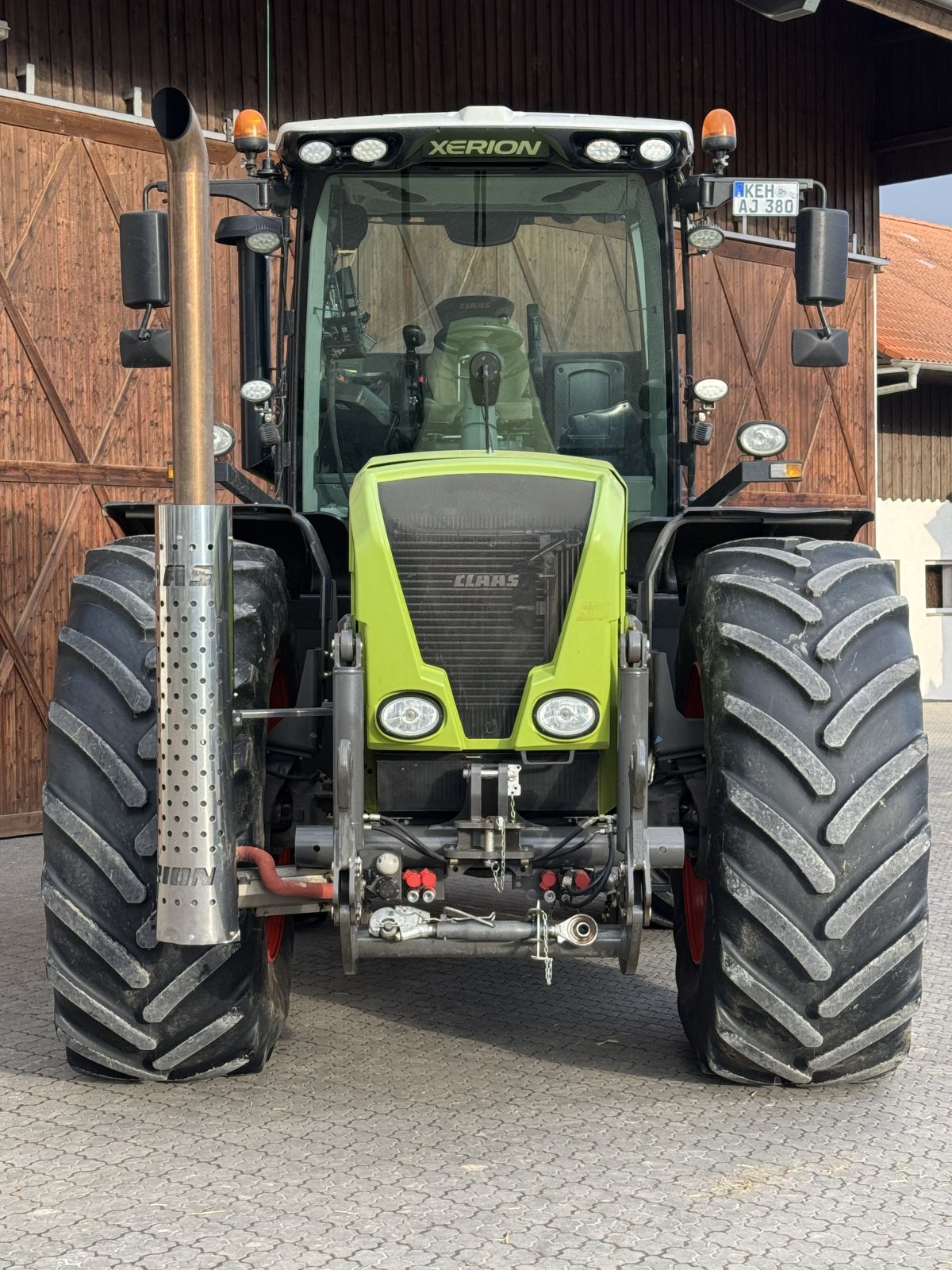 Traktor van het type CLAAS Xerion 3800 Trac VC nur 4000h, Gebrauchtmaschine in Kelheim (Foto 24)