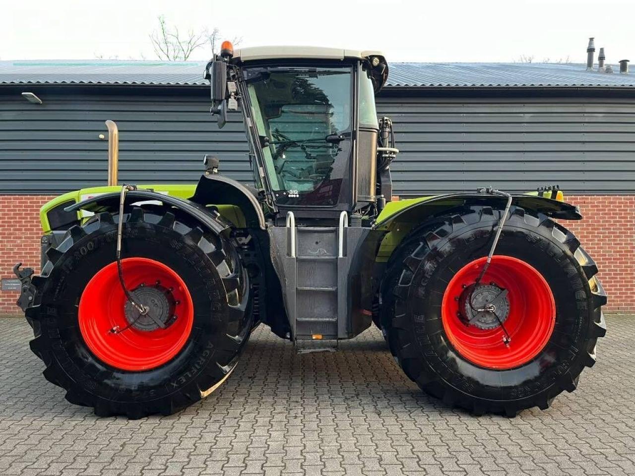 Traktor a típus CLAAS xerion 3800 trac vc TRAC VC, Gebrauchtmaschine ekkor: ag BROEKLAND (Kép 3)