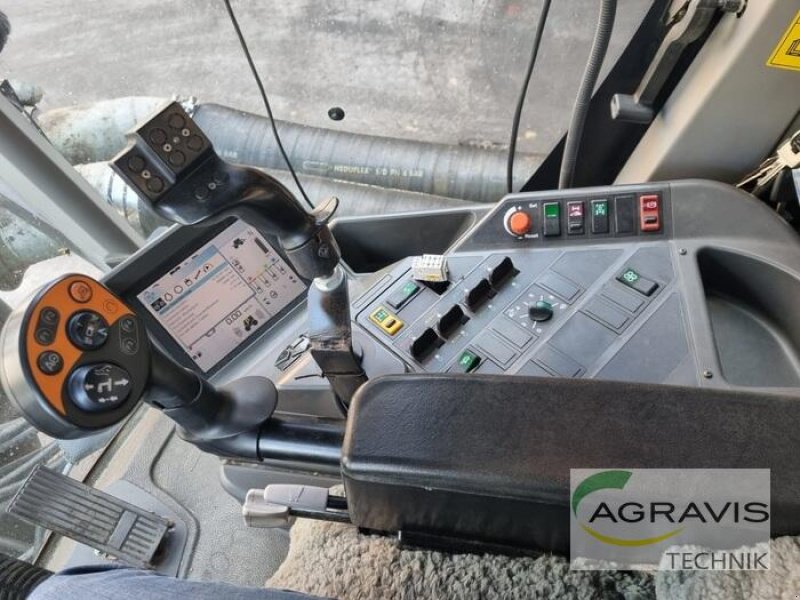 Traktor des Typs CLAAS XERION 3800 TRAC VC, Gebrauchtmaschine in Lage (Bild 12)