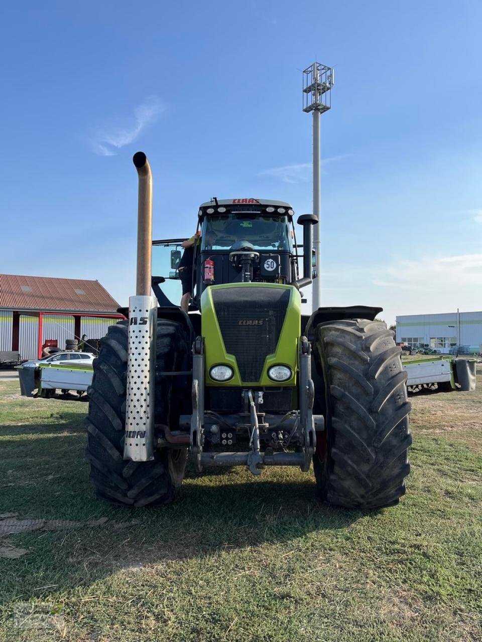 Traktor van het type CLAAS Xerion 3800 TRAC VC, Gebrauchtmaschine in Schora (Foto 3)