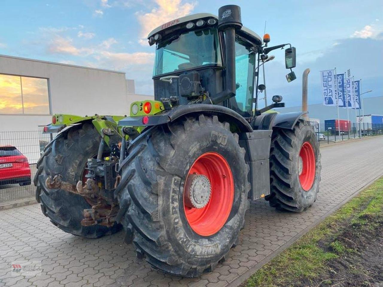 Traktor del tipo CLAAS XERION 3800 TRAC, Gebrauchtmaschine en Oyten (Imagen 4)