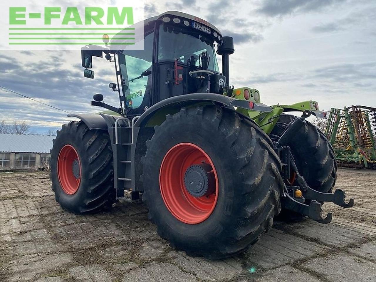 Traktor typu CLAAS xerion 3800 vc, Gebrauchtmaschine w SZEGED (Zdjęcie 4)