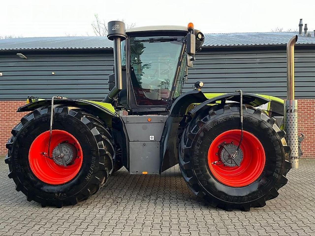 Traktor van het type CLAAS xerion 3800, Gebrauchtmaschine in ag BROEKLAND (Foto 8)