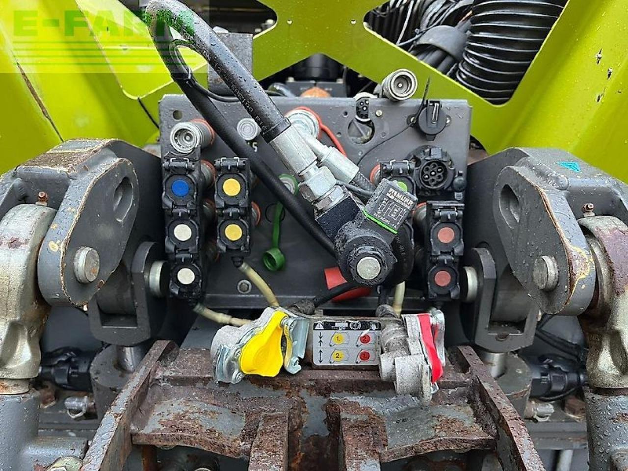 Traktor del tipo CLAAS xerion 3800, Gebrauchtmaschine In ag BROEKLAND (Immagine 15)