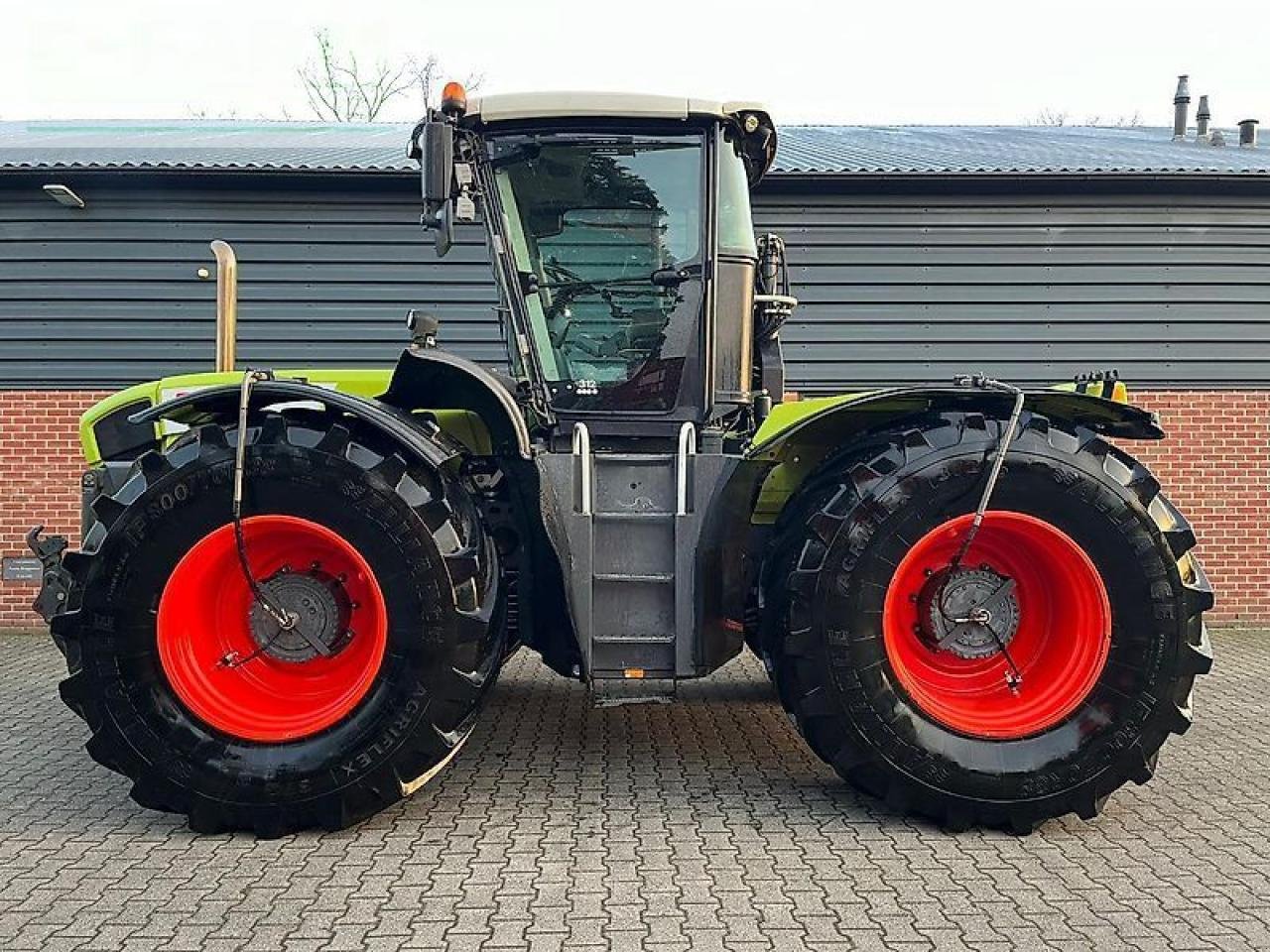 Traktor del tipo CLAAS xerion 3800, Gebrauchtmaschine en ag BROEKLAND (Imagen 3)