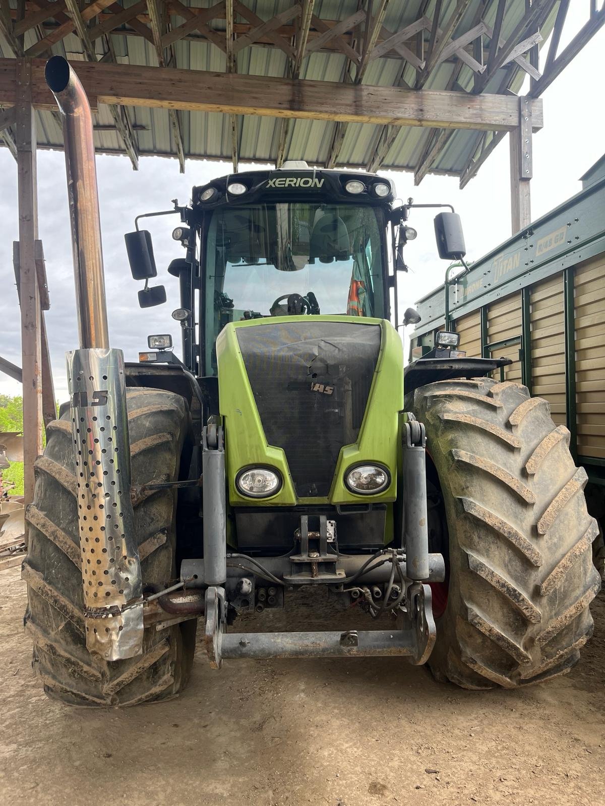 Traktor du type CLAAS Xerion 3800, Gebrauchtmaschine en Hitzendorf (Photo 3)