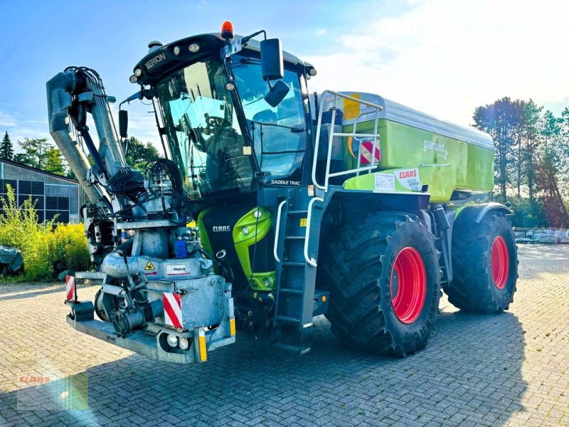 Traktor des Typs CLAAS XERION 4000 SADDLE TRAC, KOTTE Gülletechnik 16 cbm, Frontansaugstation, Leistungshydraulik, Lenksyst, Gebrauchtmaschine in Westerstede (Bild 1)