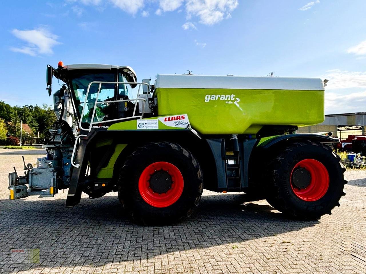 Traktor des Typs CLAAS XERION 4000 SADDLE TRAC, KOTTE Gülletechnik 16 cbm, Frontansaugstation, Leistungshydraulik, Lenksyst, Gebrauchtmaschine in Westerstede (Bild 5)