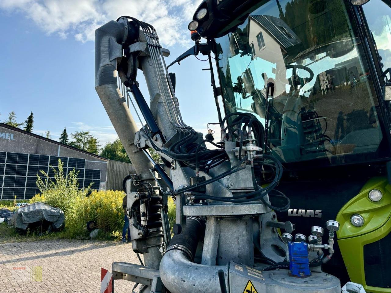 Traktor des Typs CLAAS XERION 4000 SADDLE TRAC, KOTTE Gülletechnik 16 cbm, Frontansaugstation, Leistungshydraulik, Lenksyst, Gebrauchtmaschine in Westerstede (Bild 11)