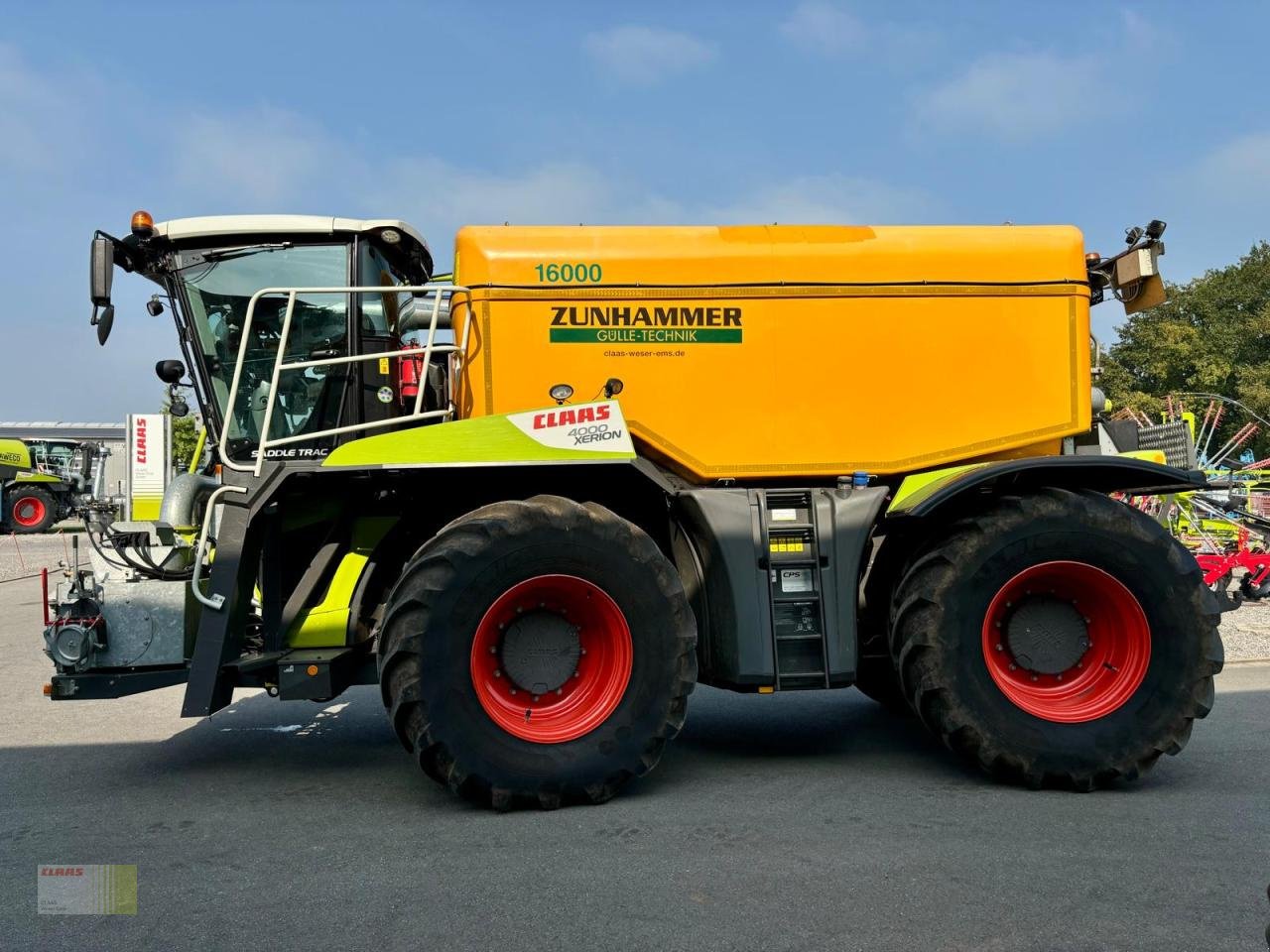 Traktor van het type CLAAS XERION 4000 SADDLE TRAC, ZUNHAMMER Gülletechnik 16 cbm, Frontansaugstation, Leistungshydraulik, Lenk, Gebrauchtmaschine in Neerstedt (Foto 2)