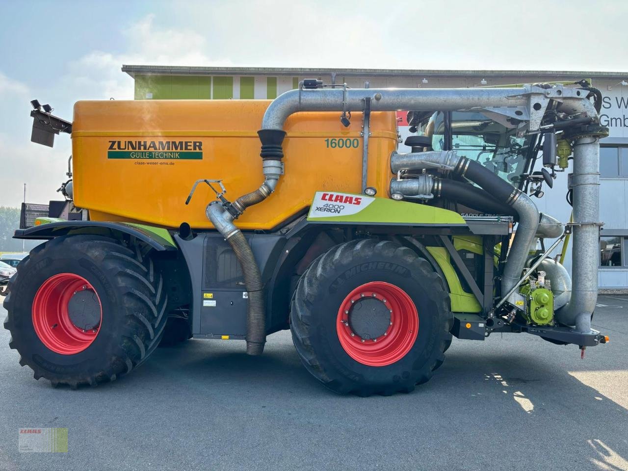 Traktor du type CLAAS XERION 4000 SADDLE TRAC, ZUNHAMMER Gülletechnik 16 cbm, Frontansaugstation, Leistungshydraulik, Lenk, Gebrauchtmaschine en Neerstedt (Photo 7)