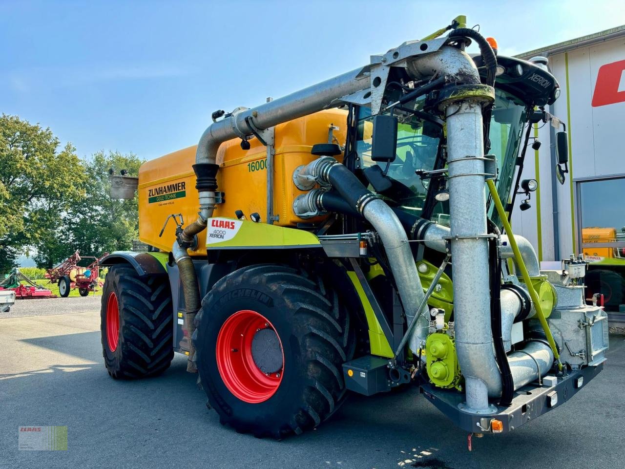 Traktor a típus CLAAS XERION 4000 SADDLE TRAC, ZUNHAMMER Gülletechnik 16 cbm, Frontansaugstation, Leistungshydraulik, Lenk, Gebrauchtmaschine ekkor: Neerstedt (Kép 8)