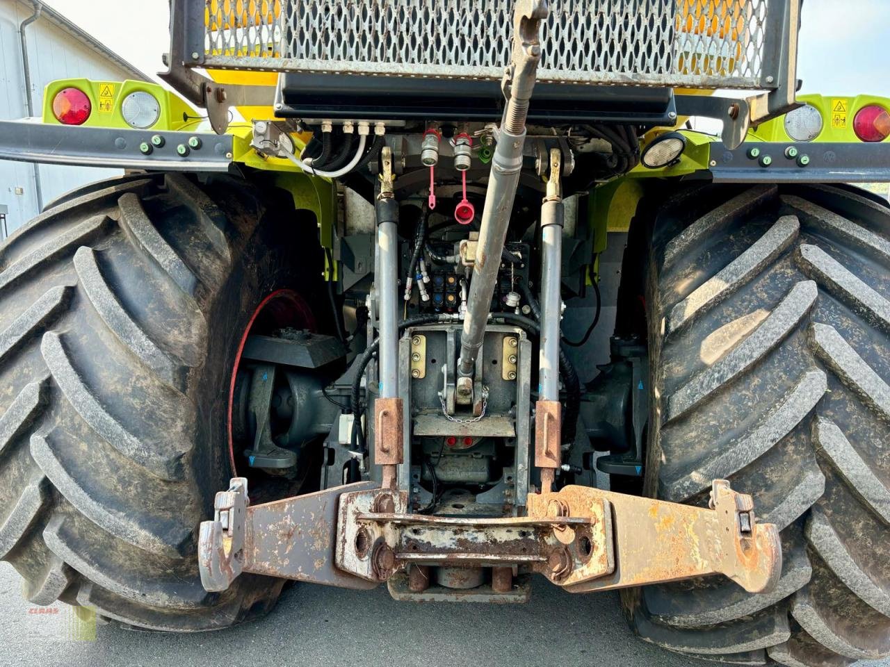 Traktor du type CLAAS XERION 4000 SADDLE TRAC, ZUNHAMMER Gülletechnik 16 cbm, Frontansaugstation, Leistungshydraulik, Lenk, Gebrauchtmaschine en Neerstedt (Photo 11)