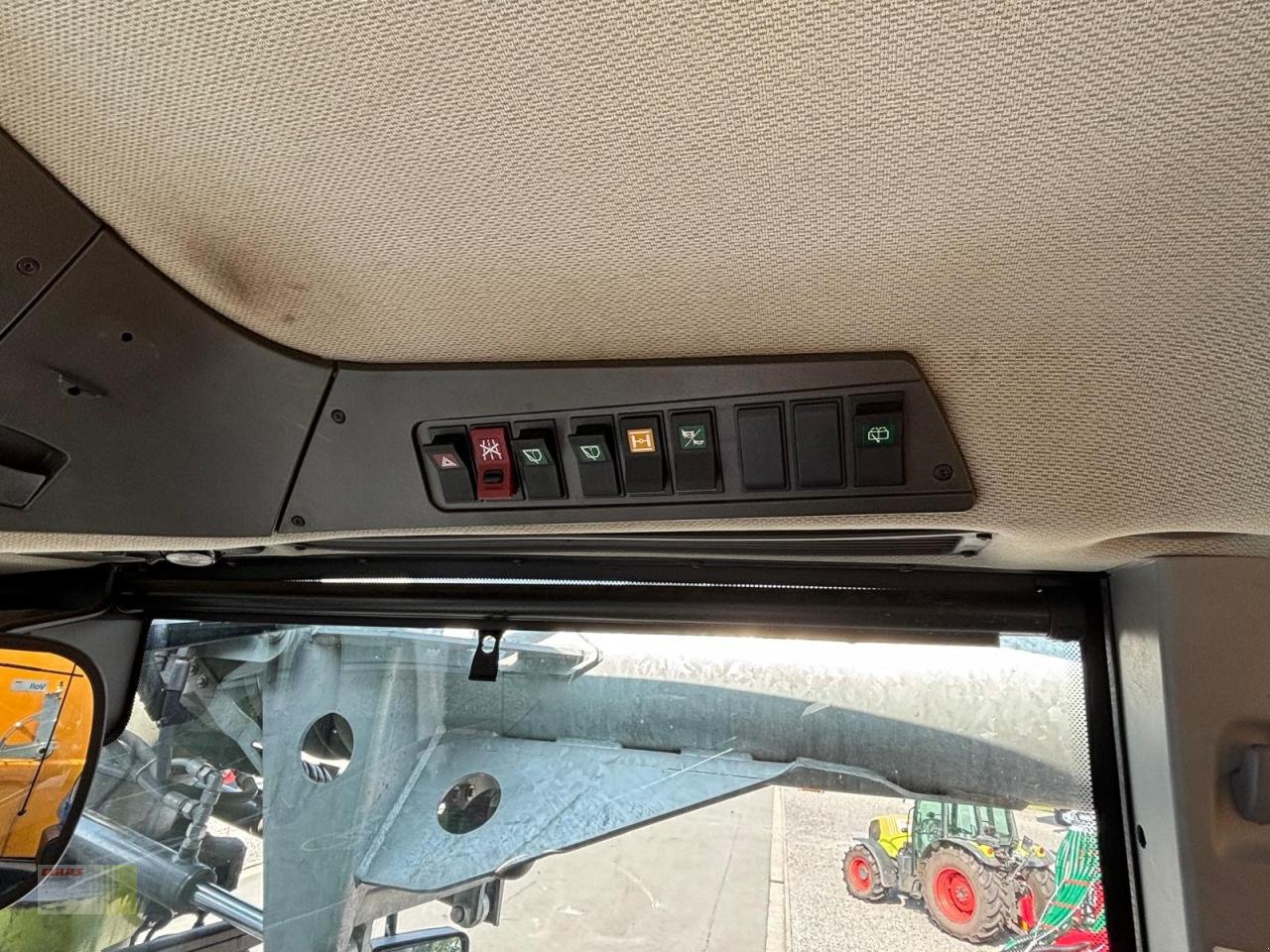 Traktor du type CLAAS XERION 4000 SADDLE TRAC, ZUNHAMMER Gülletechnik 16 cbm, Frontansaugstation, Leistungshydraulik, Lenk, Gebrauchtmaschine en Neerstedt (Photo 14)