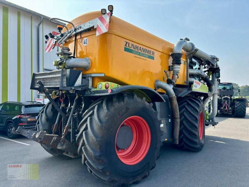 Traktor des Typs CLAAS XERION 4000 SADDLE TRAC, ZUNHAMMER Gülletechnik 16, Gebrauchtmaschine in Neerstedt (Bild 5)