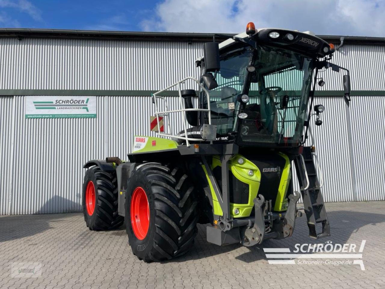 Traktor des Typs CLAAS XERION 4000 SADDLE TRAC, Gebrauchtmaschine in Wildeshausen (Bild 1)