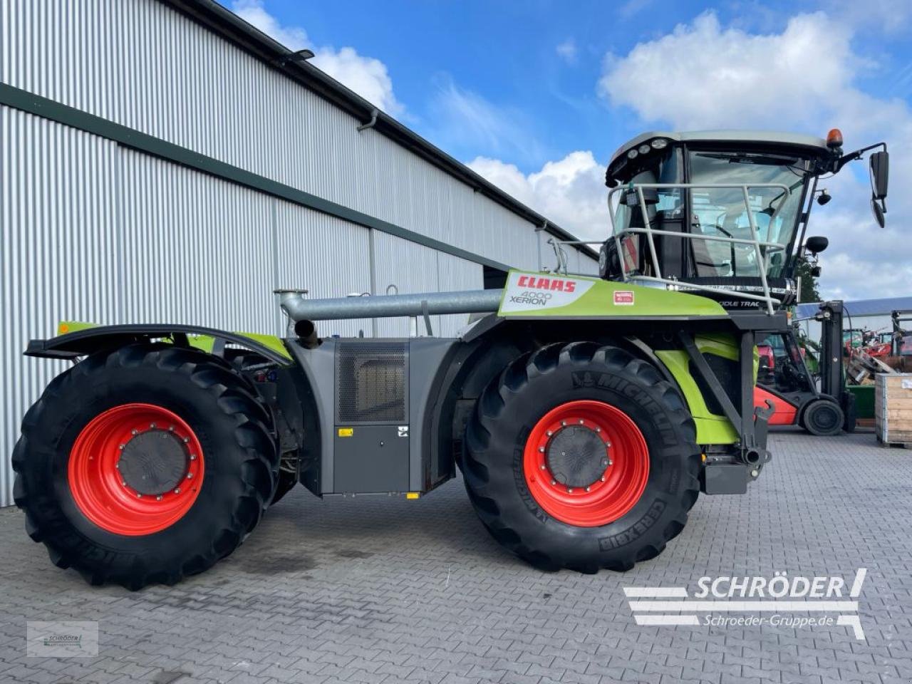 Traktor des Typs CLAAS XERION 4000 SADDLE TRAC, Gebrauchtmaschine in Wildeshausen (Bild 2)