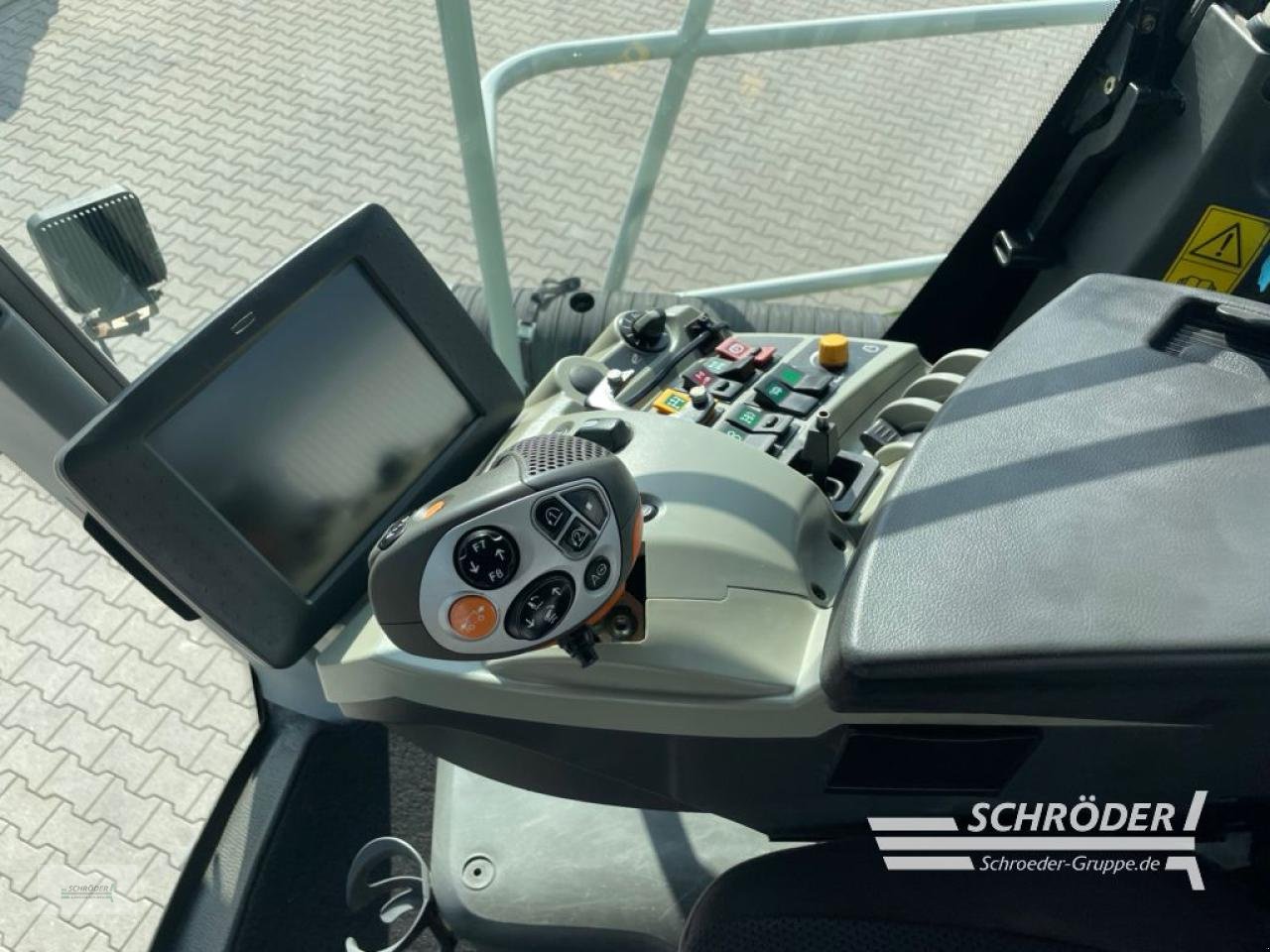 Traktor del tipo CLAAS XERION 4000 SADDLE TRAC, Gebrauchtmaschine en Wildeshausen (Imagen 24)