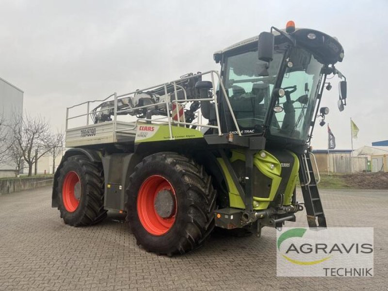 Traktor du type CLAAS XERION 4000 SADDLE TRAC, Gebrauchtmaschine en Alpen (Photo 7)