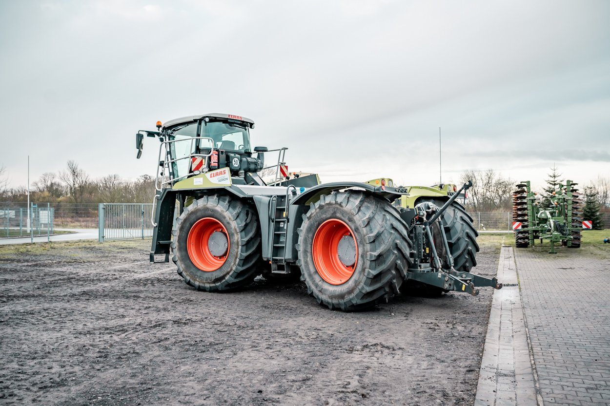 Traktor от тип CLAAS Xerion 4000 ST, Gebrauchtmaschine в Steigra (Снимка 4)