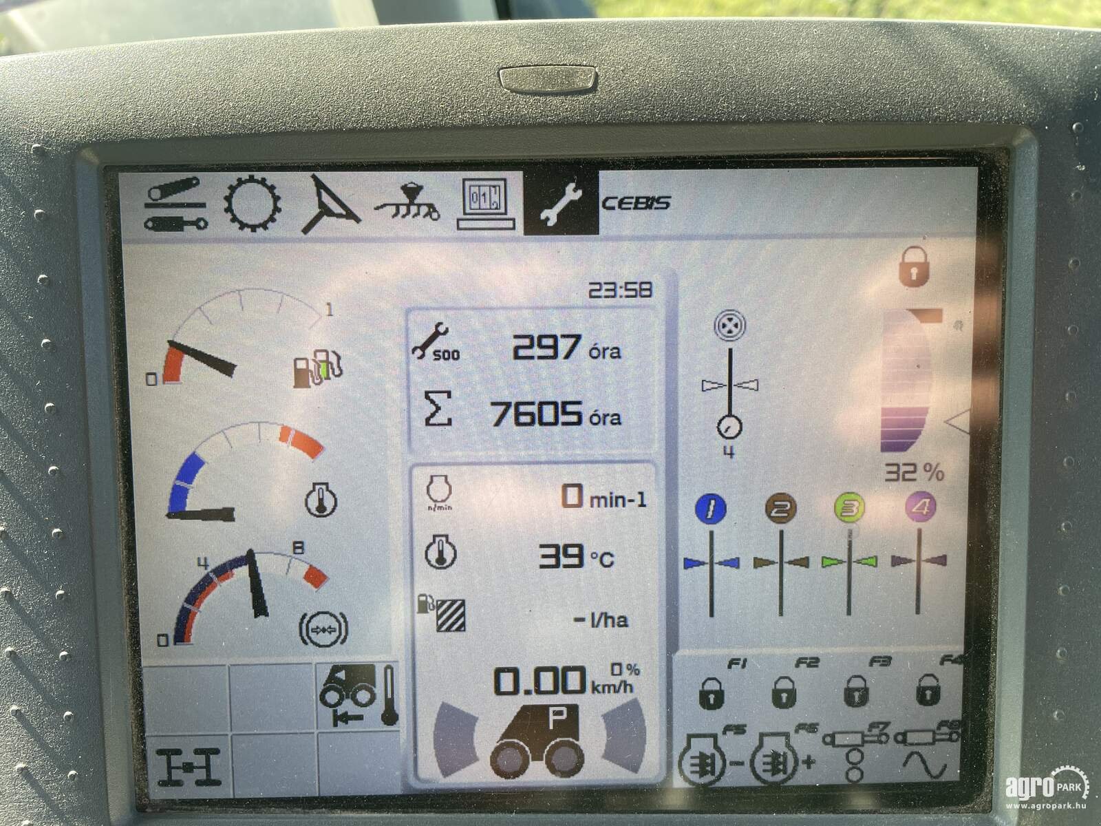 Traktor del tipo CLAAS XERION 4000 TRAC , Gebrauchtmaschine en Csengele (Imagen 13)