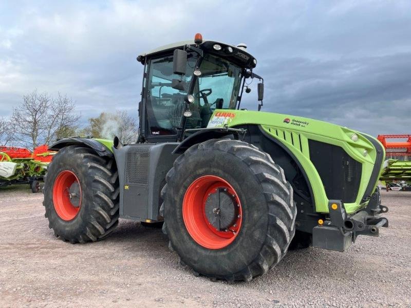 Traktor от тип CLAAS XERION 4000 TRAC, Gebrauchtmaschine в Landsberg (Снимка 3)