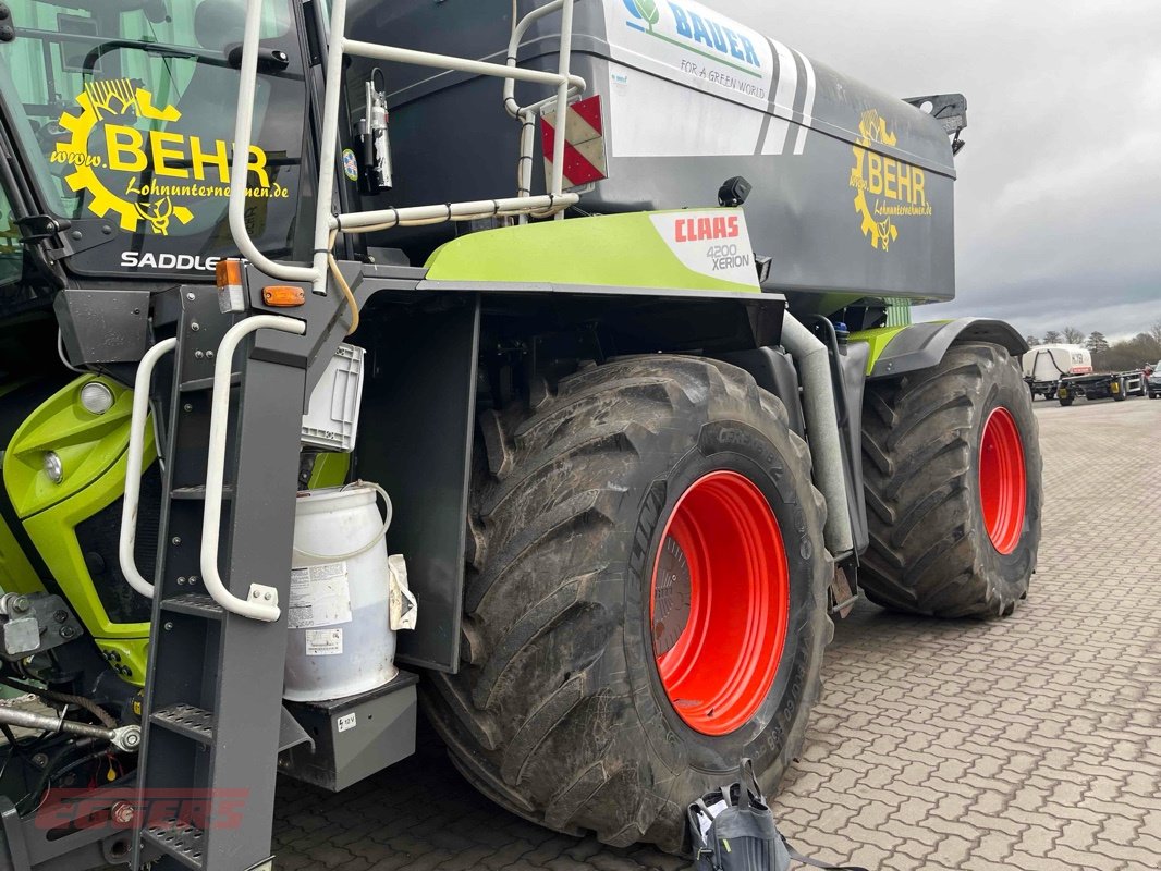 Traktor des Typs CLAAS XERION 4200 SADDLE TRAC Bauer, Gebrauchtmaschine in Suhlendorf (Bild 2)