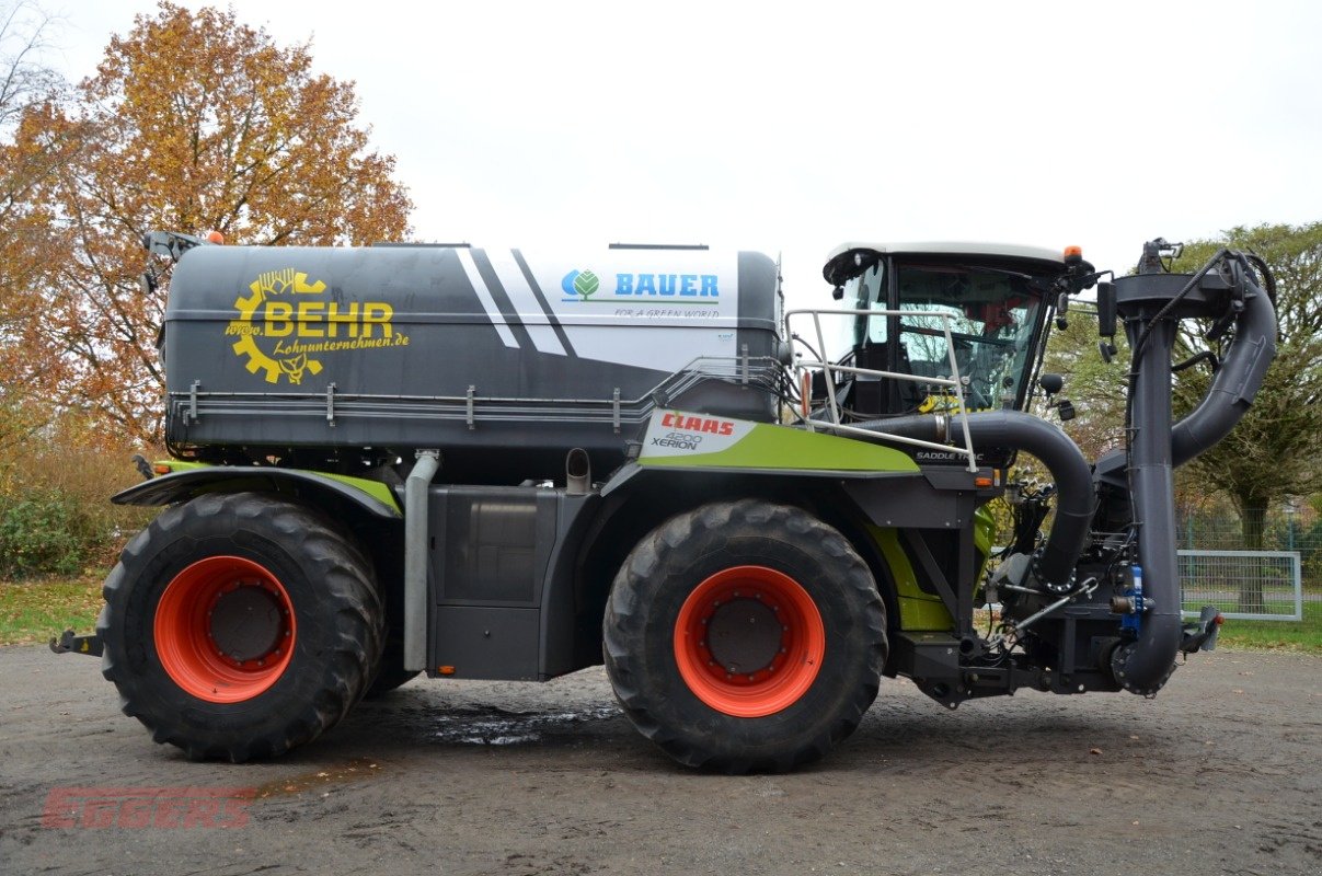 Traktor Türe ait CLAAS XERION 4200 SADDLE TRAC Bauer, Gebrauchtmaschine içinde Suhlendorf (resim 3)