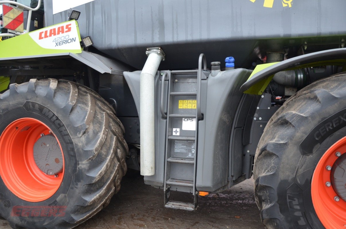 Traktor Türe ait CLAAS XERION 4200 SADDLE TRAC Bauer, Gebrauchtmaschine içinde Suhlendorf (resim 12)