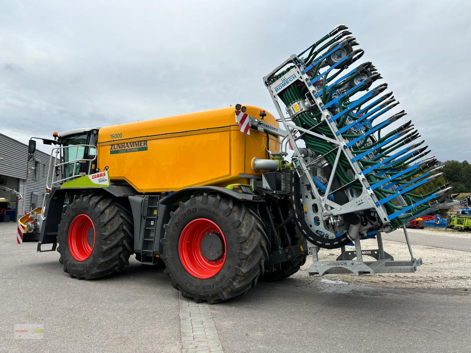 Traktor van het type CLAAS Xerion 4200 SADDLE TRAC Zunhammer 16m³, Gebrauchtmaschine in Langenau (Foto 5)