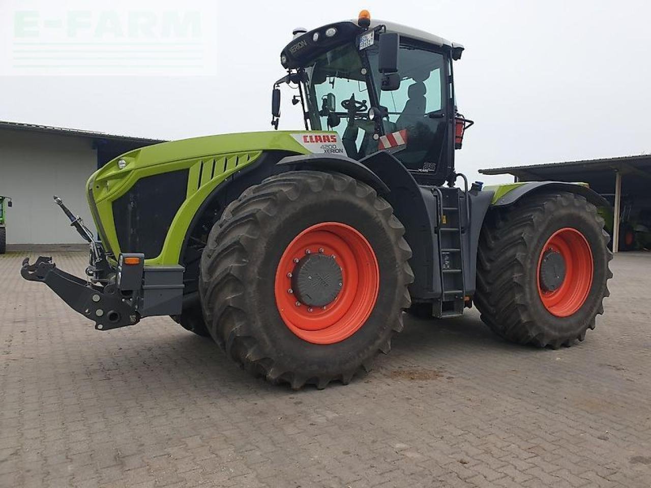 Traktor des Typs CLAAS xerion 4200 trac vc + rtk TRAC VC, Gebrauchtmaschine in NEUENDORF AM SPECK (Bild 1)