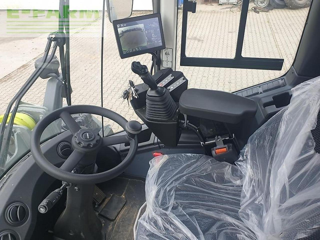 Traktor типа CLAAS xerion 4200 trac vc + rtk TRAC VC, Gebrauchtmaschine в NEUENDORF AM SPECK (Фотография 7)