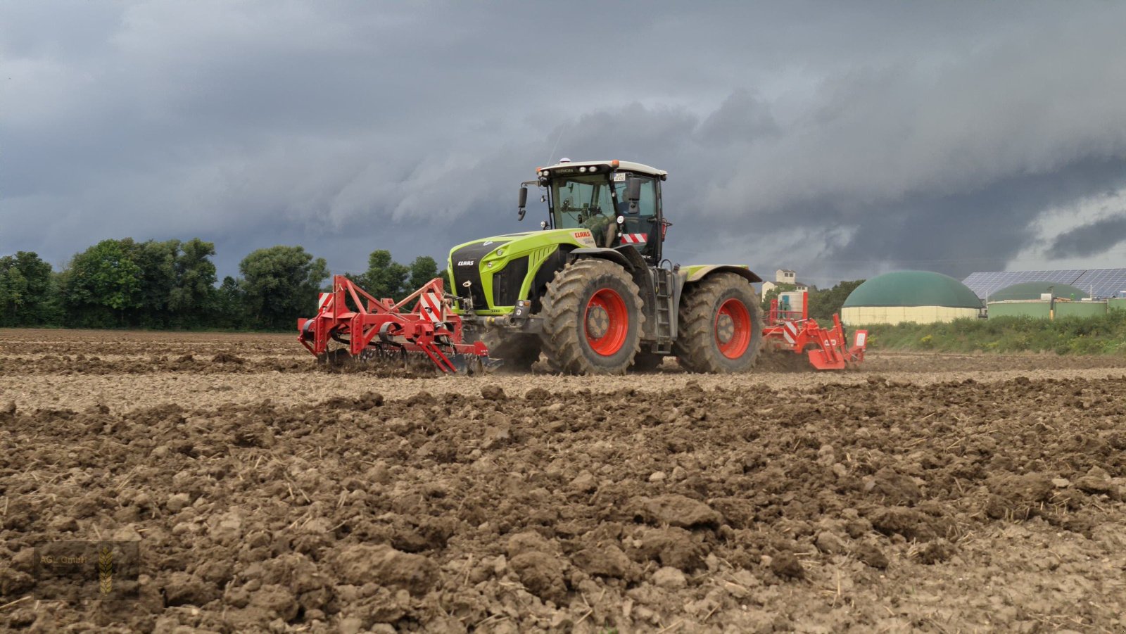 Traktor des Typs CLAAS XERION 4200 Trac VC RTK, Gebrauchtmaschine in Eichendorf (Bild 3)