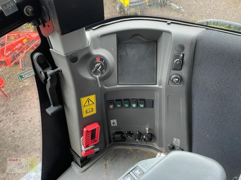 Traktor del tipo CLAAS Xerion 4200 Trac VC, Gebrauchtmaschine en Reinheim (Imagen 7)