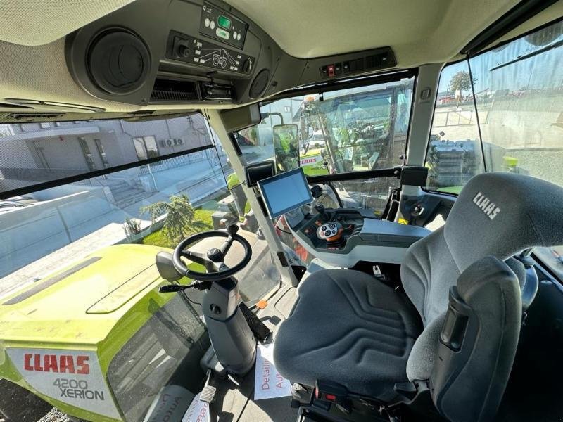 Traktor del tipo CLAAS XERION 4200 TRAC, Gebrauchtmaschine In Ovidiu jud. Constanta (Immagine 9)