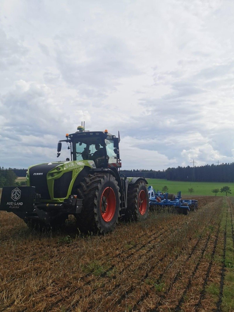 Traktor Türe ait CLAAS Xerion 4200 VC Bj 2022 609 Motorstunden, Gebrauchtmaschine içinde Schutterzell (resim 3)