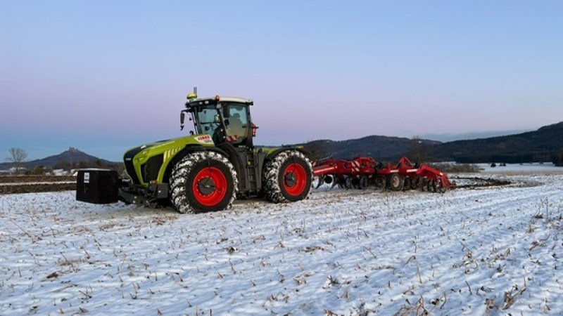 Traktor Türe ait CLAAS Xerion 4200 VC Bj 2022 609 Motorstunden, Gebrauchtmaschine içinde Schutterzell (resim 8)