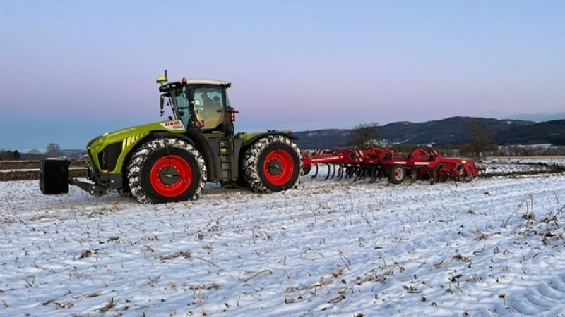 Traktor Türe ait CLAAS Xerion 4200 VC Bj 2022 609 Motorstunden, Gebrauchtmaschine içinde Schutterzell (resim 7)