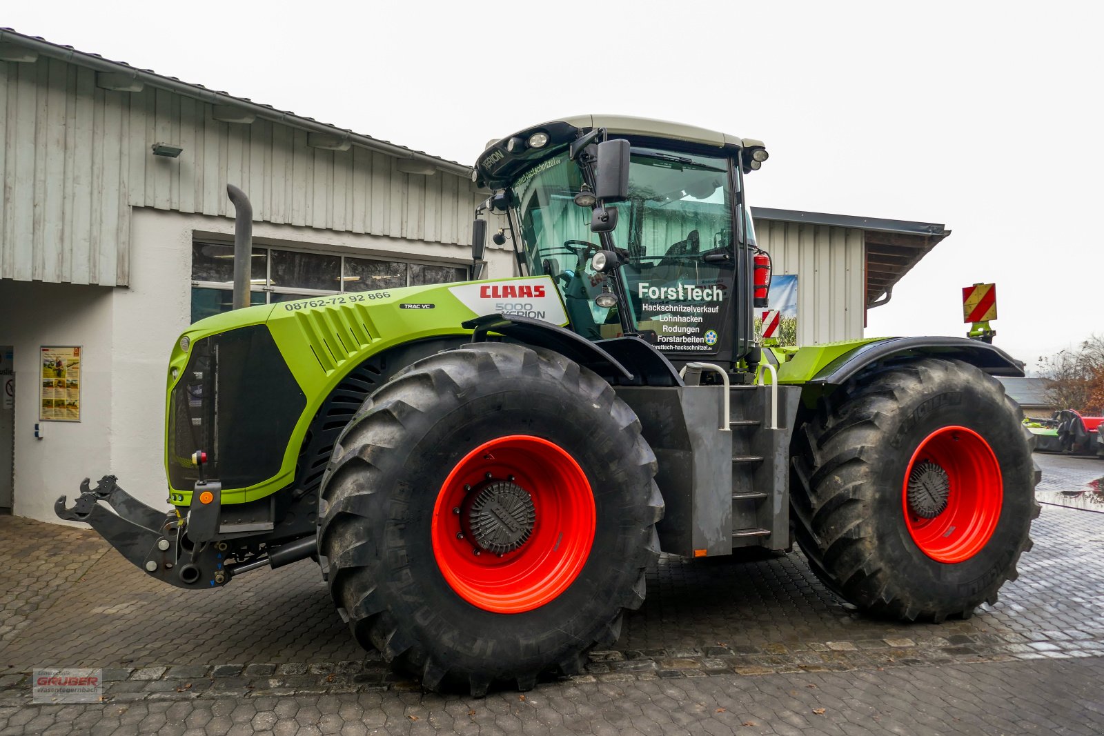 Traktor типа CLAAS Xerion 4500 Trac VC, Gebrauchtmaschine в Dorfen (Фотография 2)