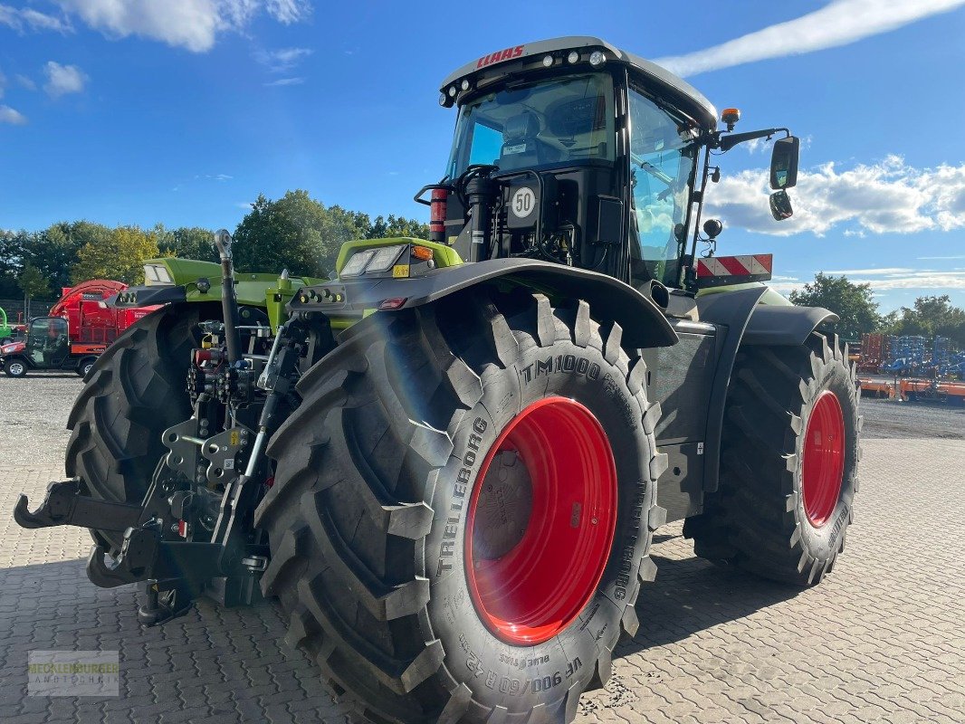 Traktor of the type CLAAS XERION 5000 TRAC VC **NEU**, Gebrauchtmaschine in Mühlengeez (Picture 7)