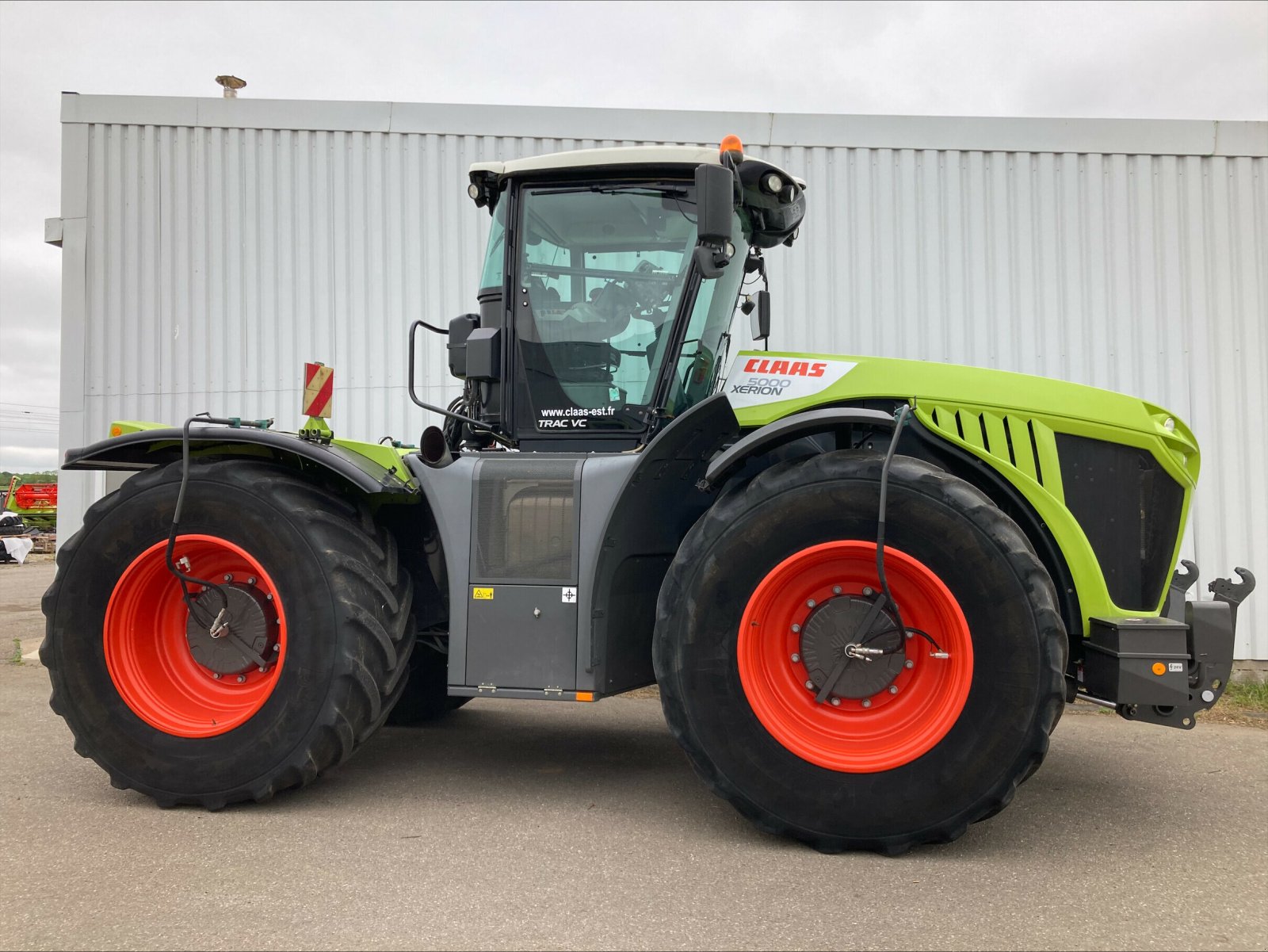 Traktor tip CLAAS XERION 5000 TRAC VC, Gebrauchtmaschine in CHEMINOT (Poză 2)