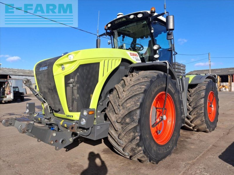 Traktor van het type CLAAS XERION 5000, Gebrauchtmaschine in CORNHILL-ON-TWEED (Foto 1)