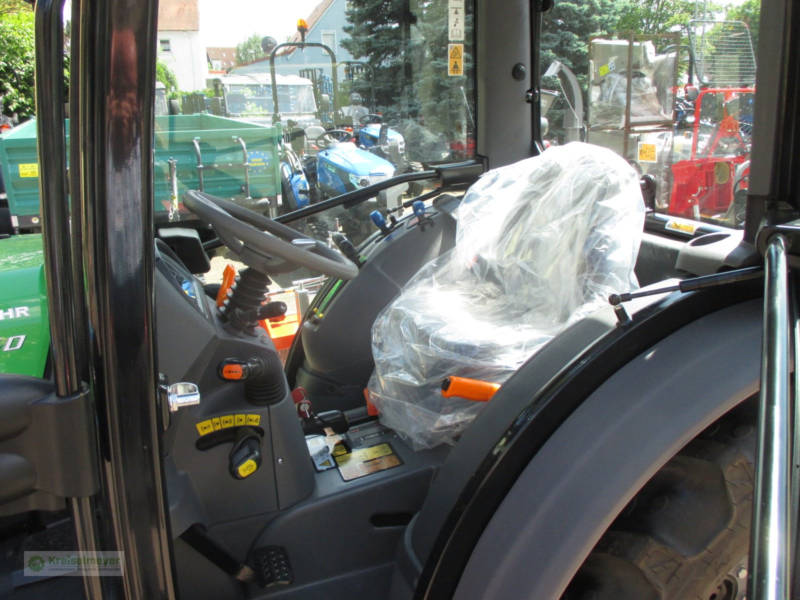 Traktor of the type Deutz-Fahr 3050 Allrad, Neumaschine in Feuchtwangen (Picture 5)