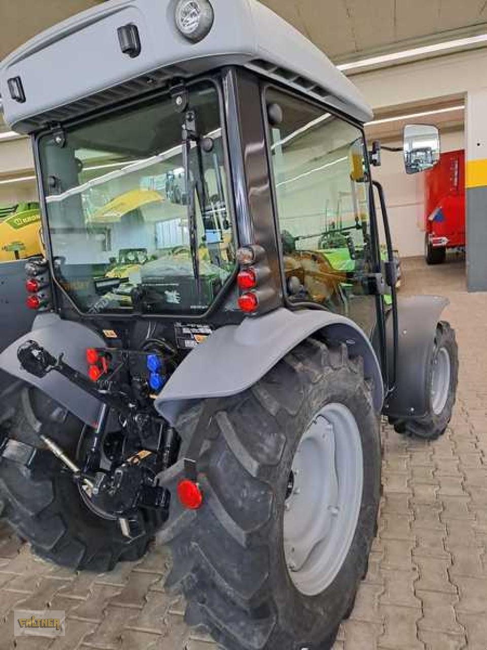 Traktor of the type Deutz-Fahr 3050, Neumaschine in Büchlberg (Picture 2)