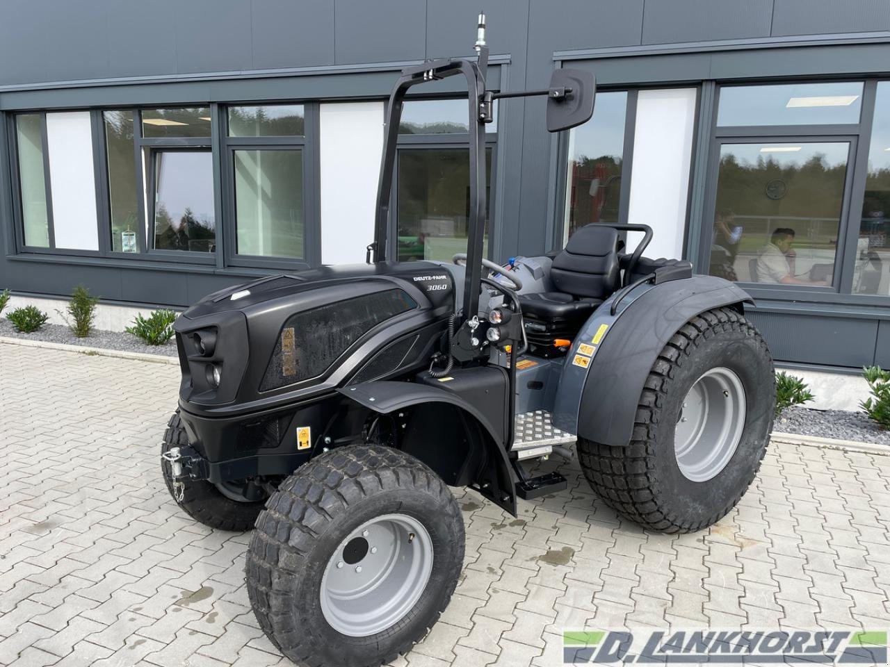 Traktor tipa Deutz-Fahr 3060 (A) Matt-Black, Neumaschine u Neuenhaus (Slika 1)