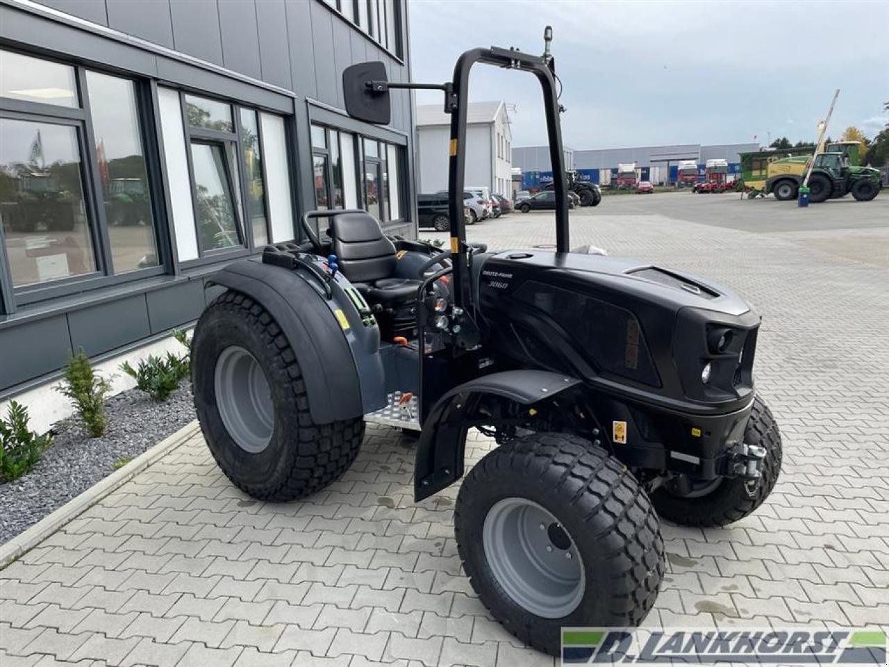 Traktor des Typs Deutz-Fahr 3060 (A) Matt-Black, Neumaschine in Neuenhaus (Bild 3)