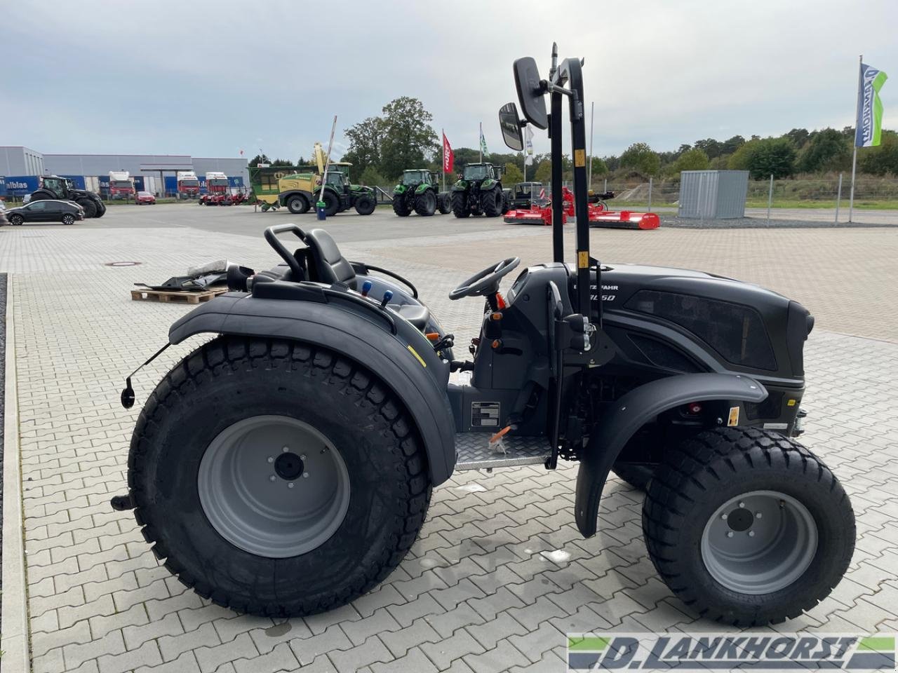 Traktor of the type Deutz-Fahr 3060 (A) Matt-Black, Neumaschine in Neuenhaus (Picture 4)